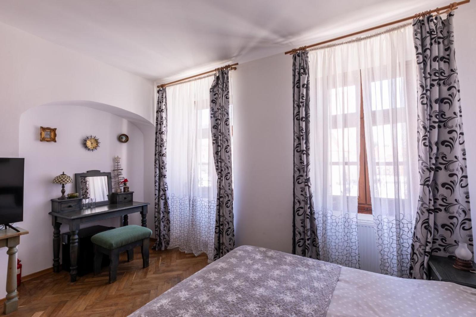 4 Rooms Piata Sfatului Braşov Dış mekan fotoğraf